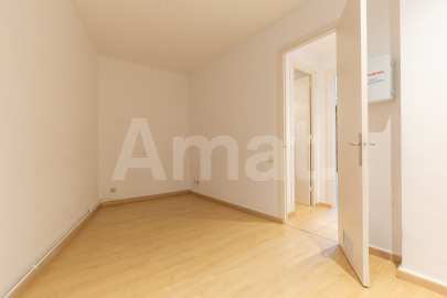 Office on Ronda Universitat with versatile spaces -9