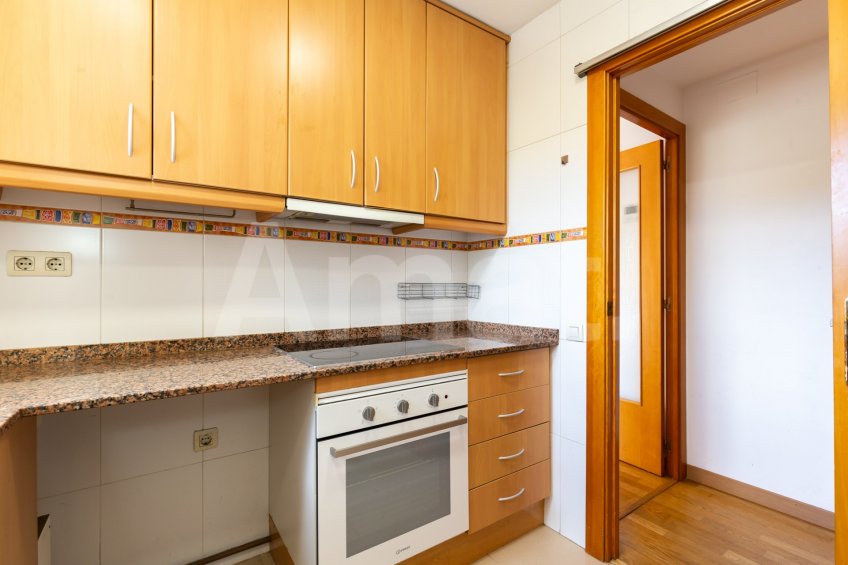 Sunny apartment with terrace, in Sants-Badal -11