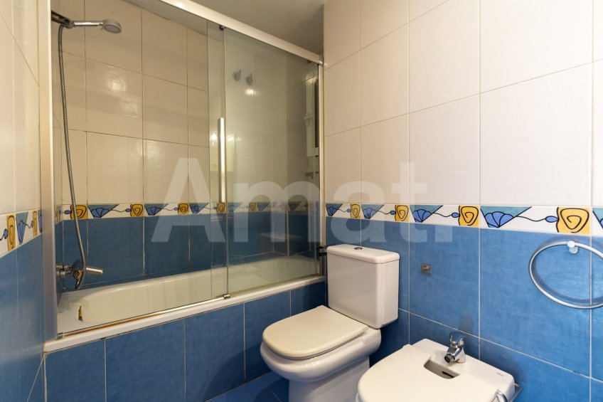Sunny apartment with terrace, in Sants-Badal -14