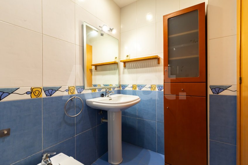 Sunny apartment with terrace, in Sants-Badal -15