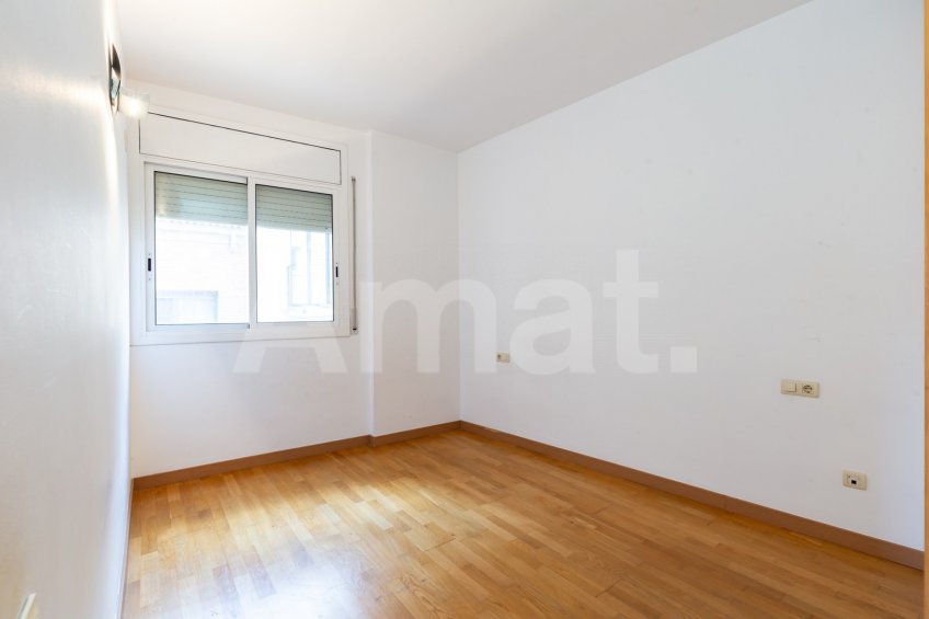 Sunny apartment with terrace, in Sants-Badal -16