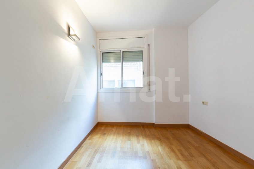 Sunny apartment with terrace, in Sants-Badal -17