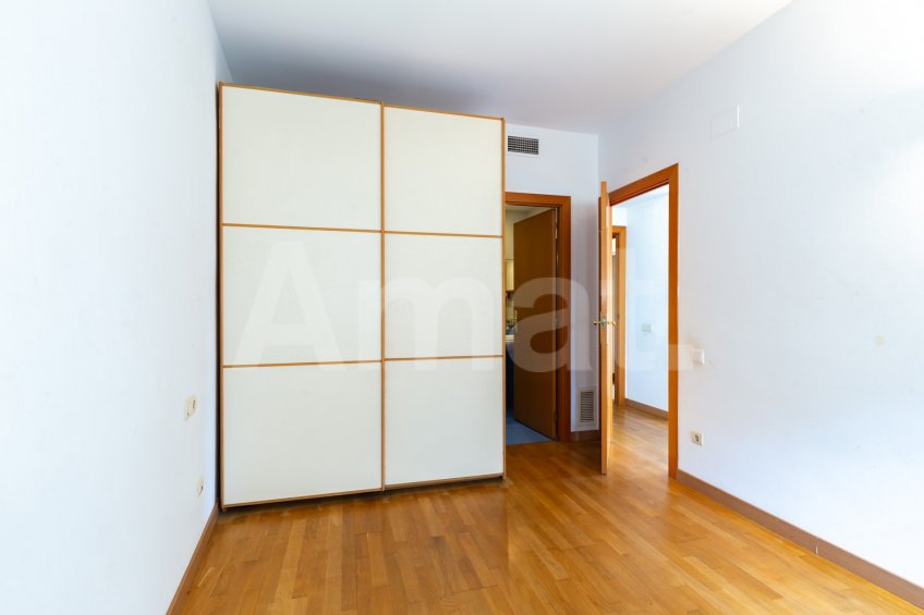 Sunny apartment with terrace, in Sants-Badal -19