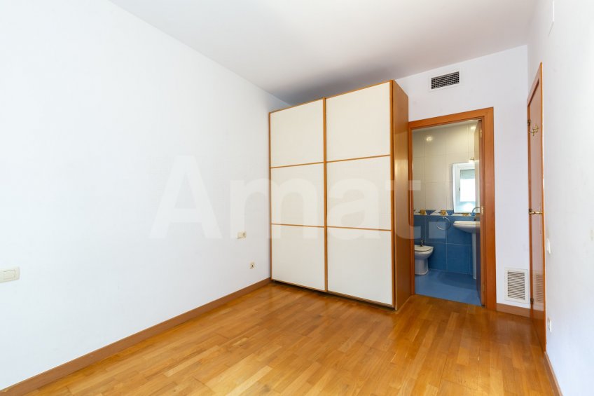 Sunny apartment with terrace, in Sants-Badal -20
