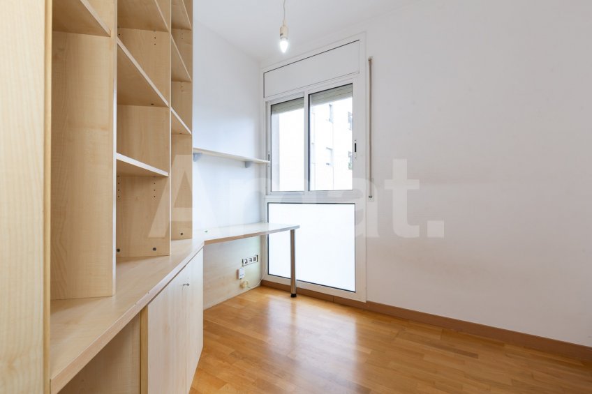 Sunny apartment with terrace, in Sants-Badal -25