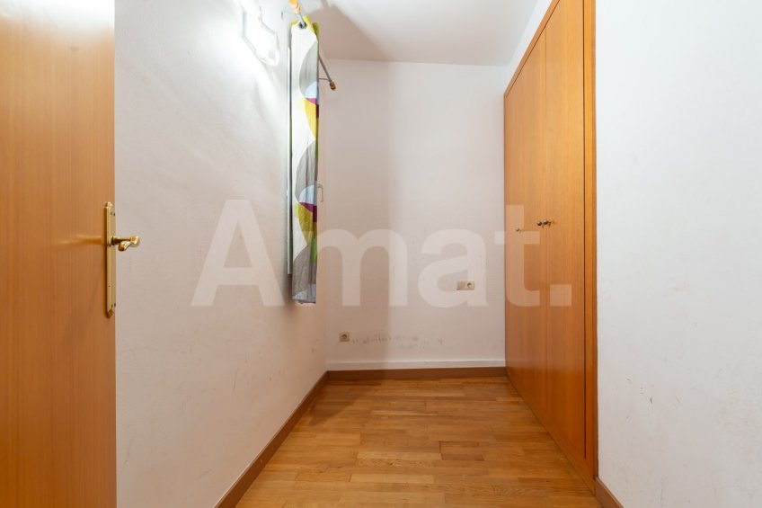 Sunny apartment with terrace, in Sants-Badal -26