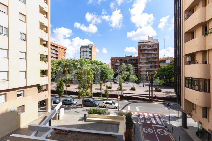 Sunny apartment with terrace, in Sants-Badal -28
