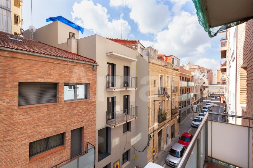 Sunny apartment with terrace, in Sants-Badal -29