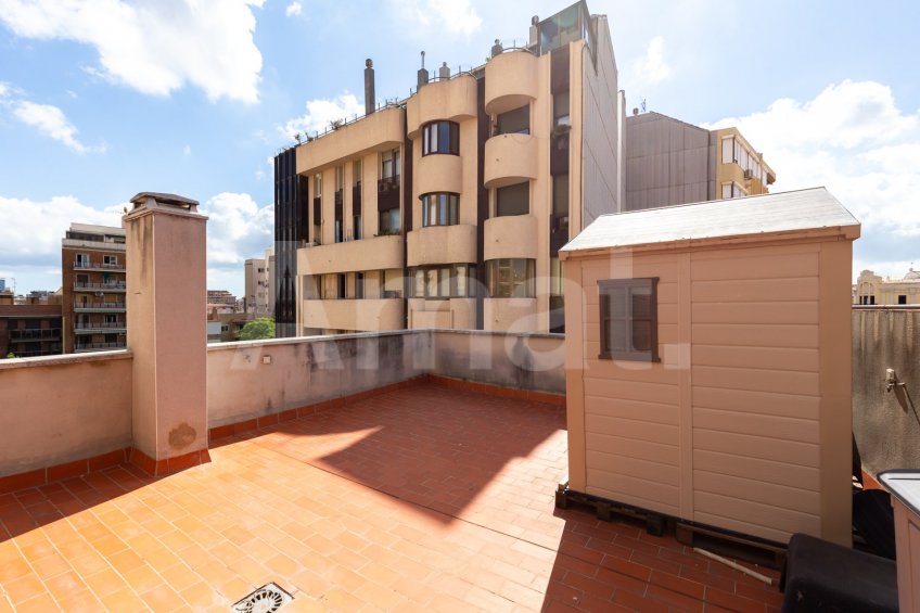 Sunny apartment with terrace, in Sants-Badal -31