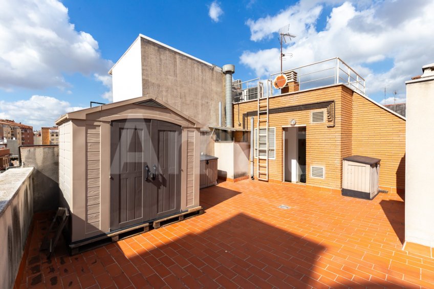 Sunny apartment with terrace, in Sants-Badal -33