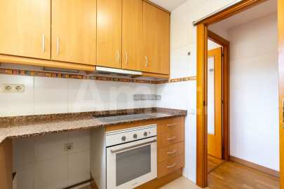 Sunny apartment with terrace, in Sants-Badal -11