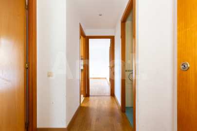Sunny apartment with terrace, in Sants-Badal -12