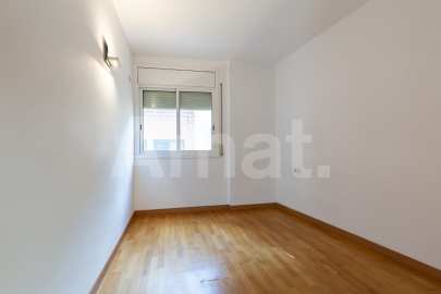 Sunny apartment with terrace, in Sants-Badal -18