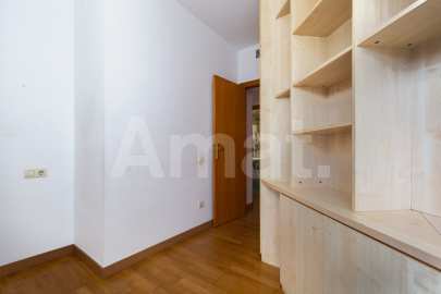Sunny apartment with terrace, in Sants-Badal -24