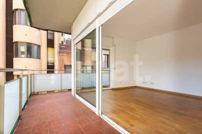 Sunny apartment with terrace, in Sants-Badal -3