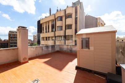 Sunny apartment with terrace, in Sants-Badal -31