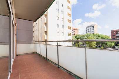 Sunny apartment with terrace, in Sants-Badal -6
