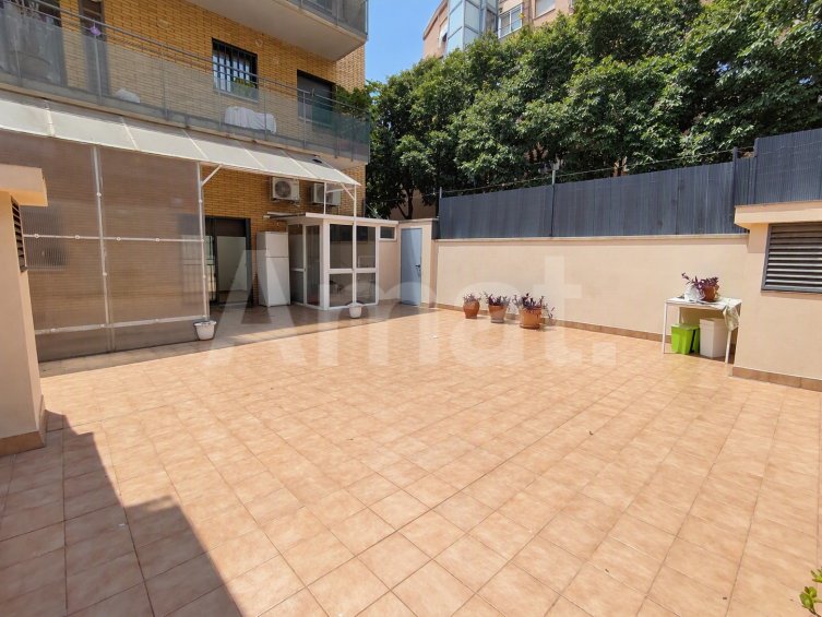 Piso con espectacular terraza de 70 m² en finca de 2005