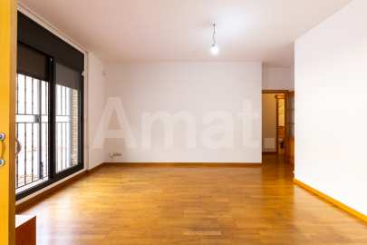 Piso con espectacular terraza de 70 m² en finca de 2005 -4