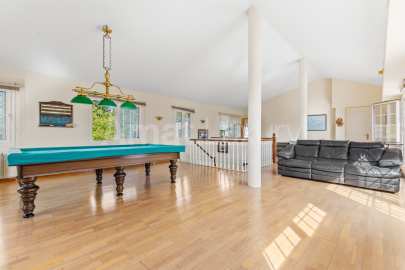 Exclusive house with garden and pool in the center -34