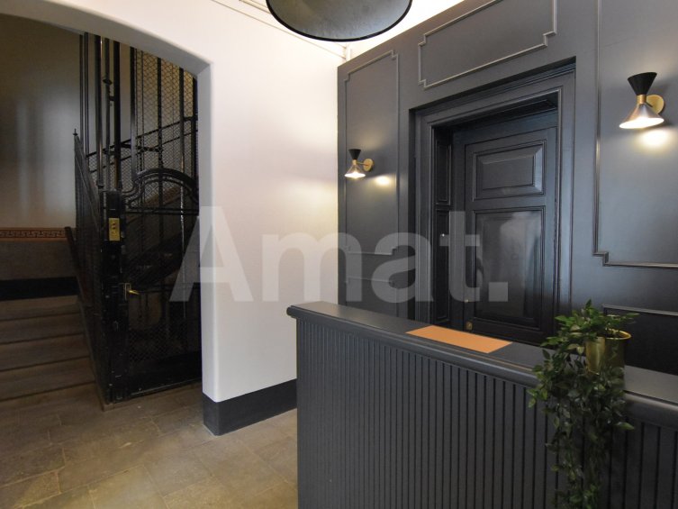 1840 APARTMENTS– Renovated and furnished 2-bedroom flat with pool -5