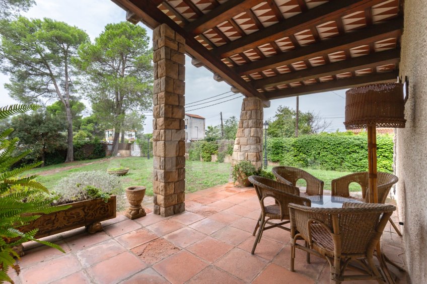 Casa amb gran terreny, i vistes a Mas Roig -2
