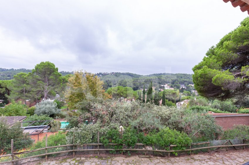 Casa amb gran terreny, i vistes a Mas Roig -28