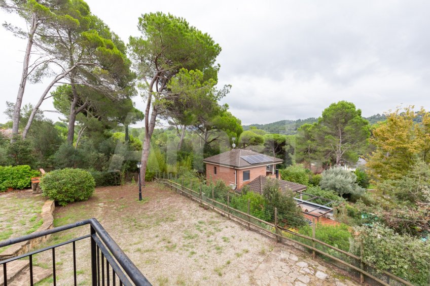 Casa amb gran terreny, i vistes a Mas Roig -32