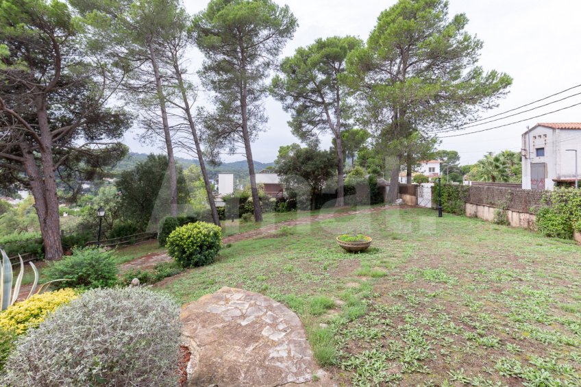 Casa amb gran terreny, i vistes a Mas Roig -33