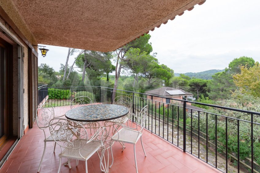 Casa amb gran terreny, i vistes a Mas Roig -4