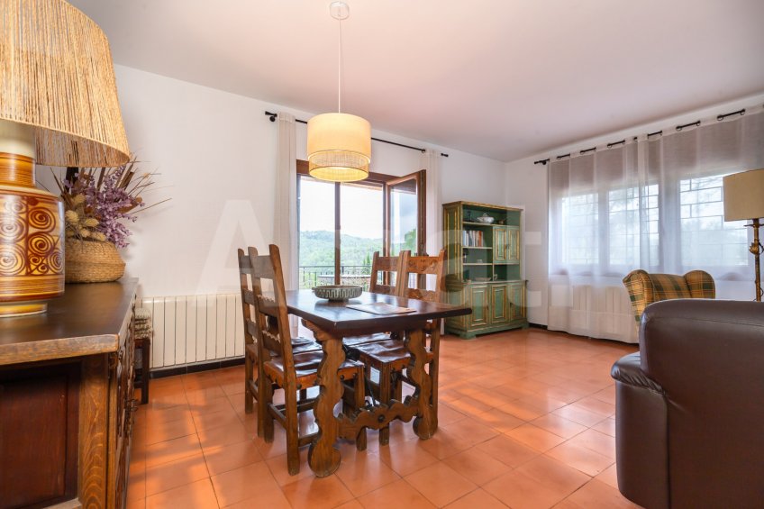 Casa amb gran terreny, i vistes a Mas Roig -9